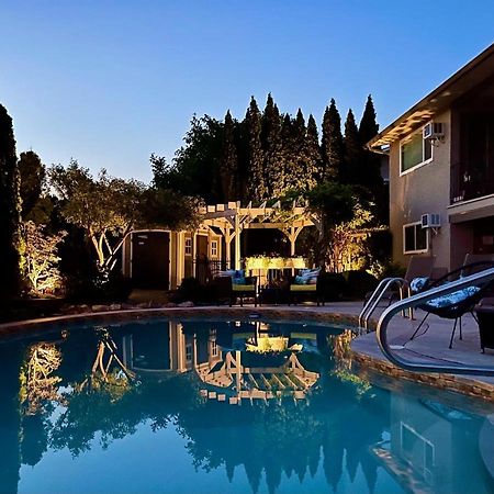 A Vista Villa Couples Retreat Kelowna Exterior foto