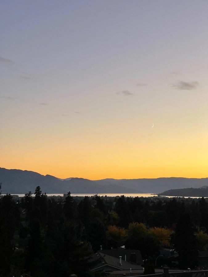 A Vista Villa Couples Retreat Kelowna Exterior foto