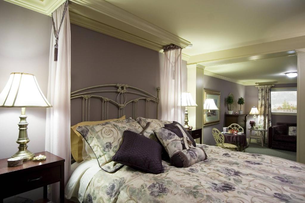 A Vista Villa Couples Retreat Kelowna Zimmer foto