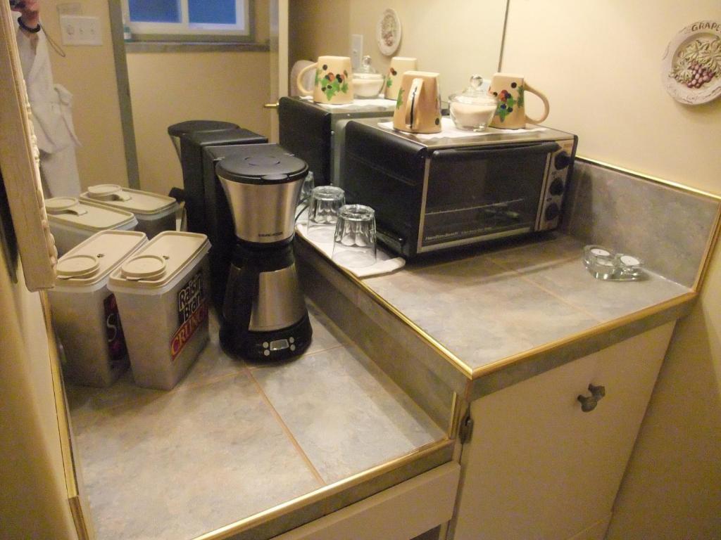 A Vista Villa Couples Retreat Kelowna Zimmer foto
