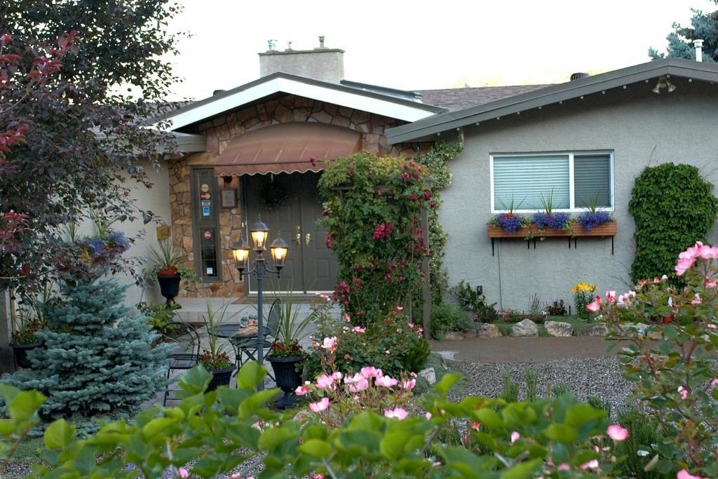 A Vista Villa Couples Retreat Kelowna Exterior foto